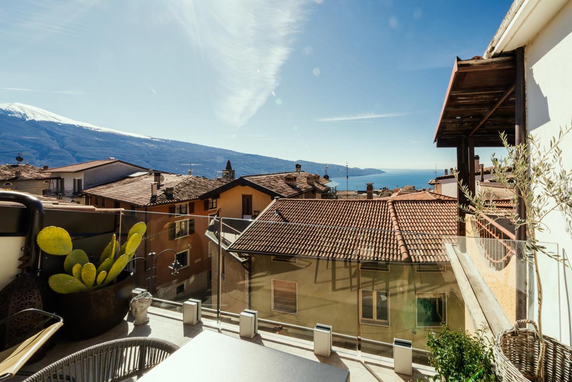 Il Vicolo Suite Apartments - La Piazzetta Tignale Esterno foto